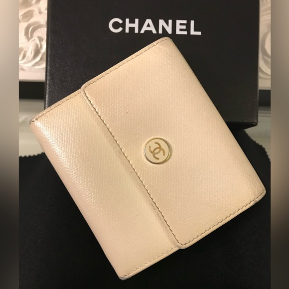 Authentic Chanel CC Logo White Caviar Leather Tri-Fold Compact Vintage Wallet - Picture 3 of 12